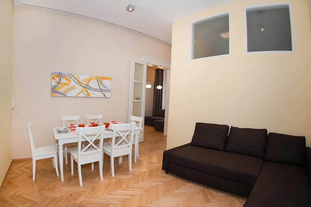Apartmán 4Bdr Meeting Point By Ruterra Praha